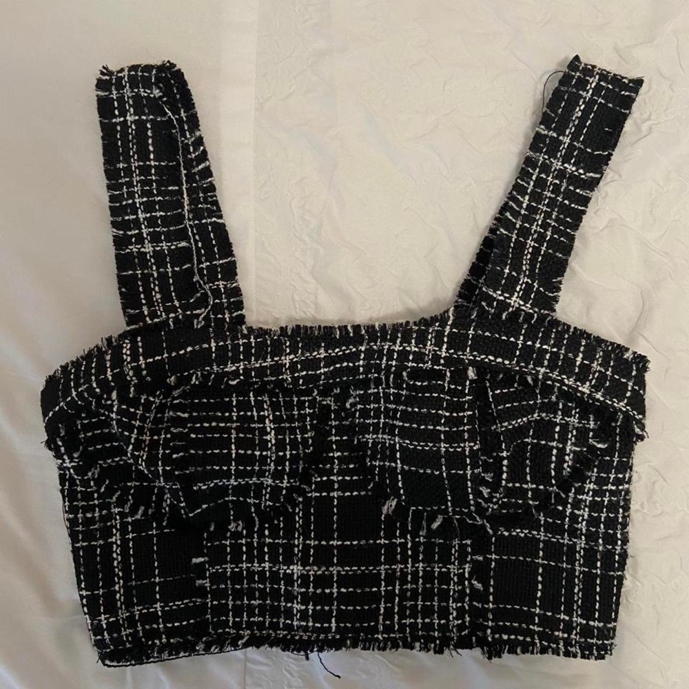 H&M BLACK AND WHITE TOP